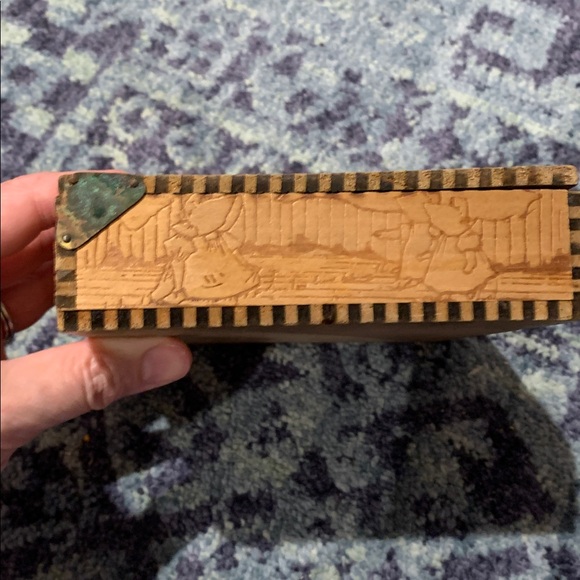 Vintage prairie girls swinging scene Wooden hinged box 6 x 5 x 2”rare find - Picture 8 of 10